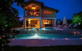 Volans Suites Villas